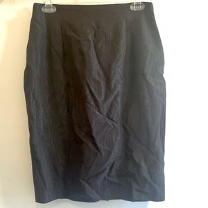 Excellent Condition!! Mid Length Skirt w/ Lining